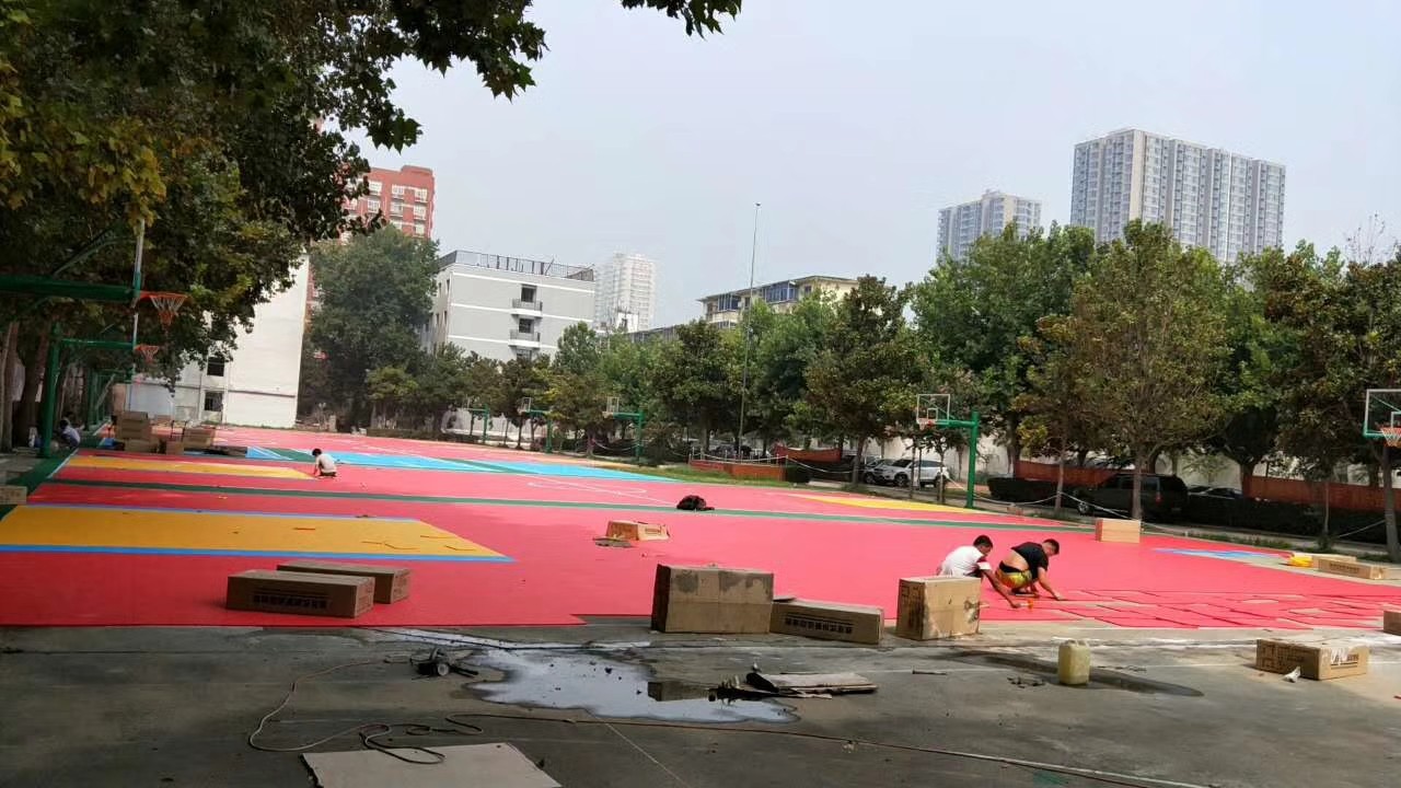 悬浮地板 篮球场操场拼装地点 防滑耐磨防水 多种颜色可选